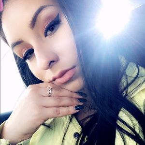 Meet your Posher, Estefania